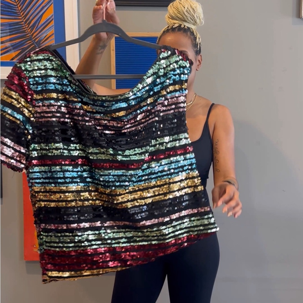 sequin, one-sleeve shirt